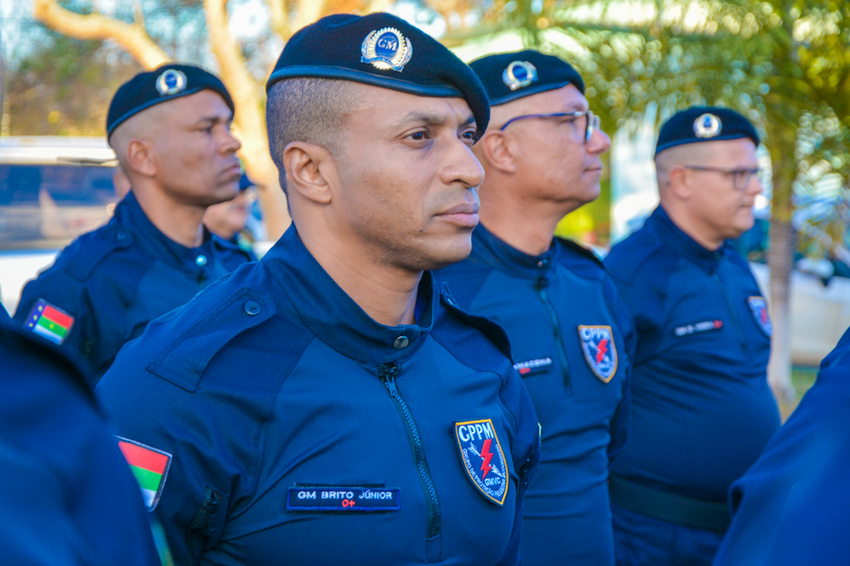 Concurso Guarda Municipal de São Paulo está com inscrições abertas até 03 de março - São 500 vagas e salário de R$ 4.127,52 2 Agentes da Guarda Municipal alinhados para cerimônia ou evento