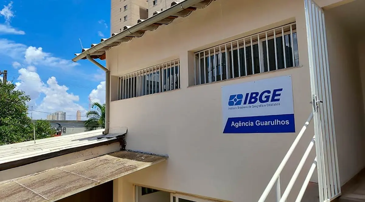 Descubra a nota mínima do concurso IBGE 2026 2 Prédio de agência do IBGE ilustrando critérios de pontuação mínima para aprovação no concurso 2026.