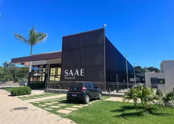 Prédio do SAAE de Passos MG relacionado ao edital do concurso público com 19 vagas e salários de até R$ 6,6 mil.