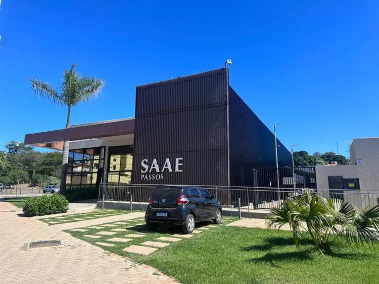 Prédio do SAAE de Passos MG relacionado ao edital do concurso público com 19 vagas e salários de até R$ 6,6 mil.