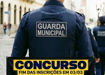 Guarda Municipal de São Paulo em patrulhamento com aviso sobre o prazo final de inscrição do concurso público com 500 vagas.