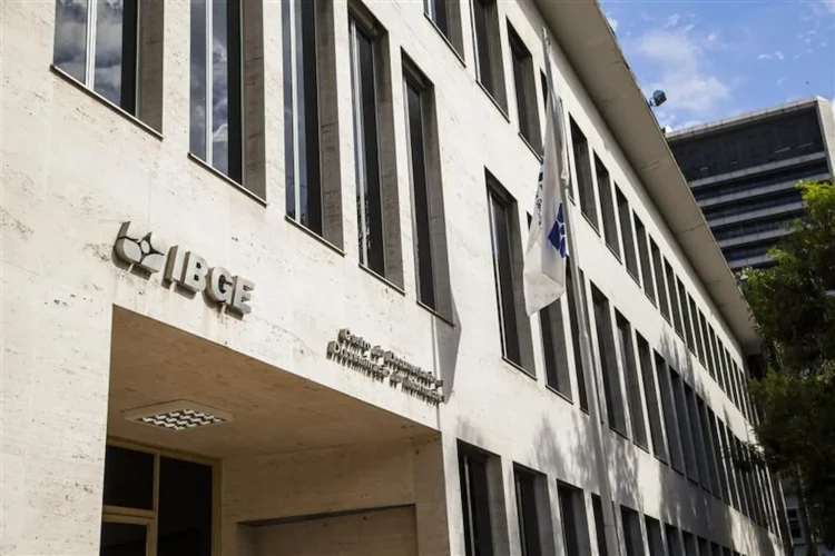 Atenção! IBGE confirma editais de concurso para o 1º semestre do ano 1 Prédio do IBGE onde o instituto confirmou novos editais de concurso público previstos para o primeiro semestre do ano.