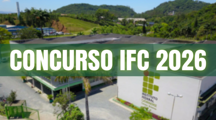 Concurso IFC publicado: salários vão até R$ 13,2 mil e pacote de benefícios chama atenção 1 Prédio do Instituto Federal Catarinense com faixa “Concurso IFC 2026” em destaque