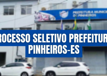 Prédio da Prefeitura de Pinheiros-ES com faixa azul de anúncio de processo seletivo