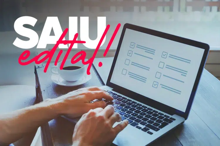 Conselho de Biomedicina lança concurso com salários de até R$ 5 mil; confira os detalhes 1 Mãos digitando em notebook com checklist na tela, xícara de café ao lado, texto "SAIU edital!" em destaque.