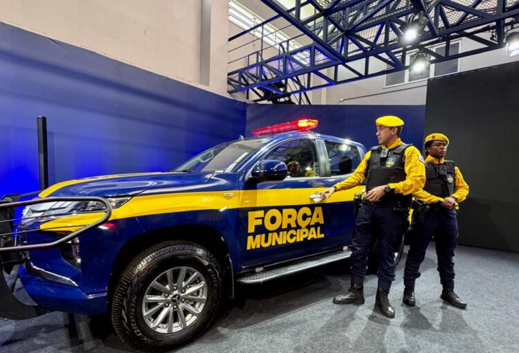 Concurso GM Rio etapas avaliação física - guardas municipais fardados ao lado de viatura da Força Municipal