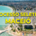 Vista aérea panorâmica da orla de Maceió com mar turquesa e prédios, texto "Processo Seletivo Maceió" em amarelo